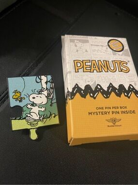 Buckle-Down Peanuts Puzzle blind box pin - Snoopy & Woodstock